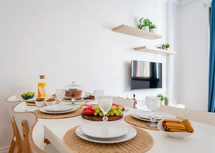 Host Wise - Spacious Comfortable Apartment - Balcony