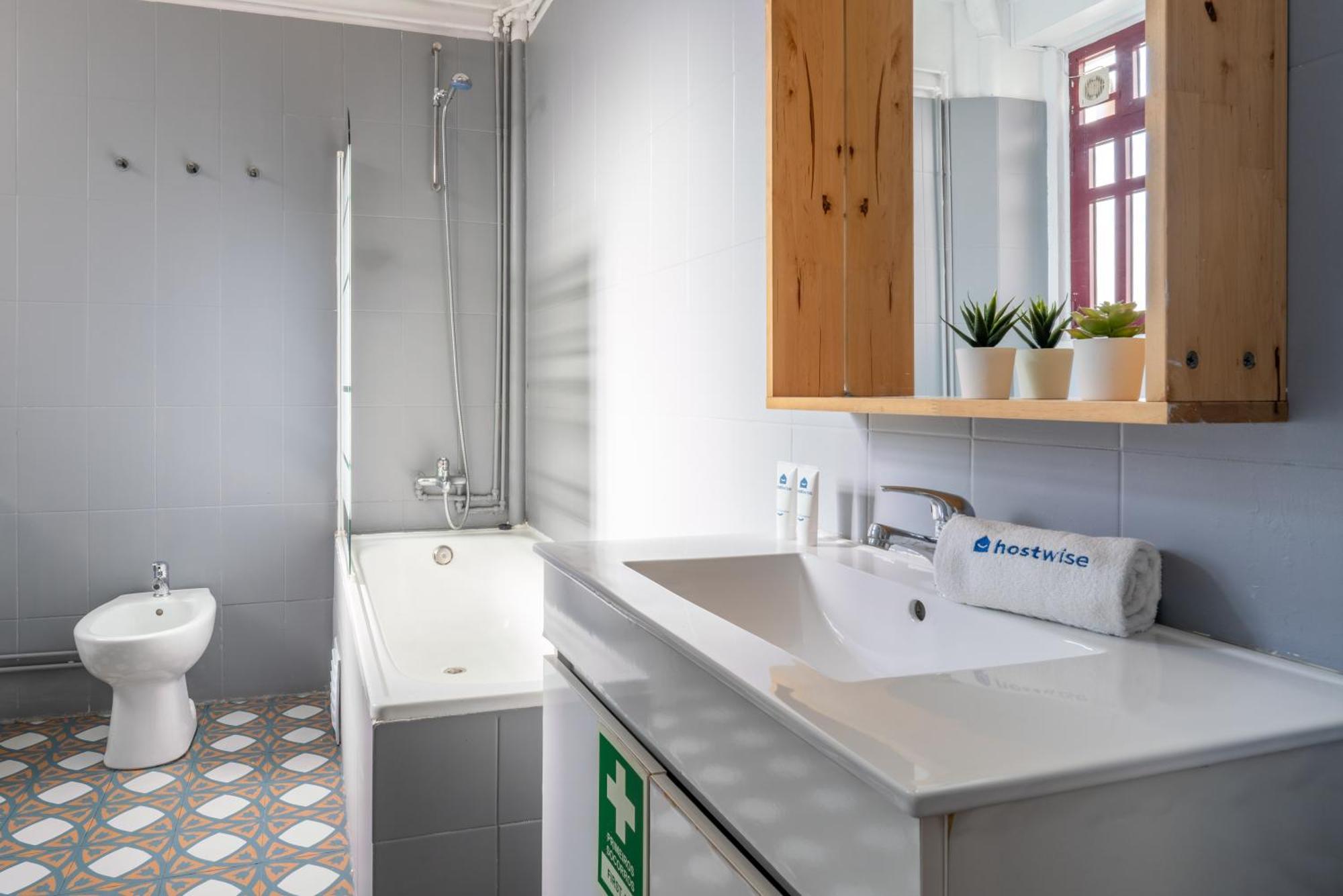 Host Wise - Spacious Comfortable - Balcony * Porto
