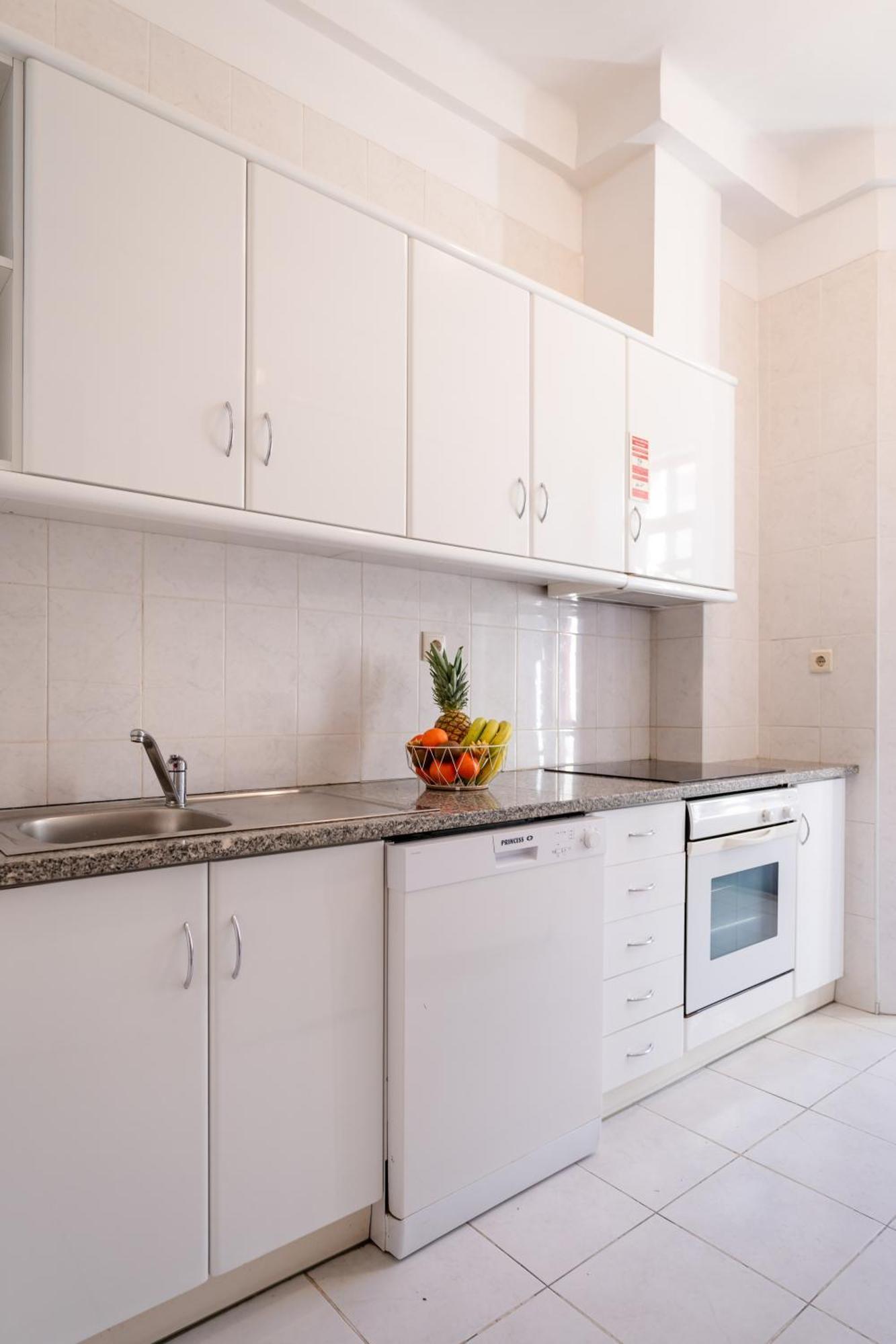 Host Wise - Spacious Comfortable - Balcony