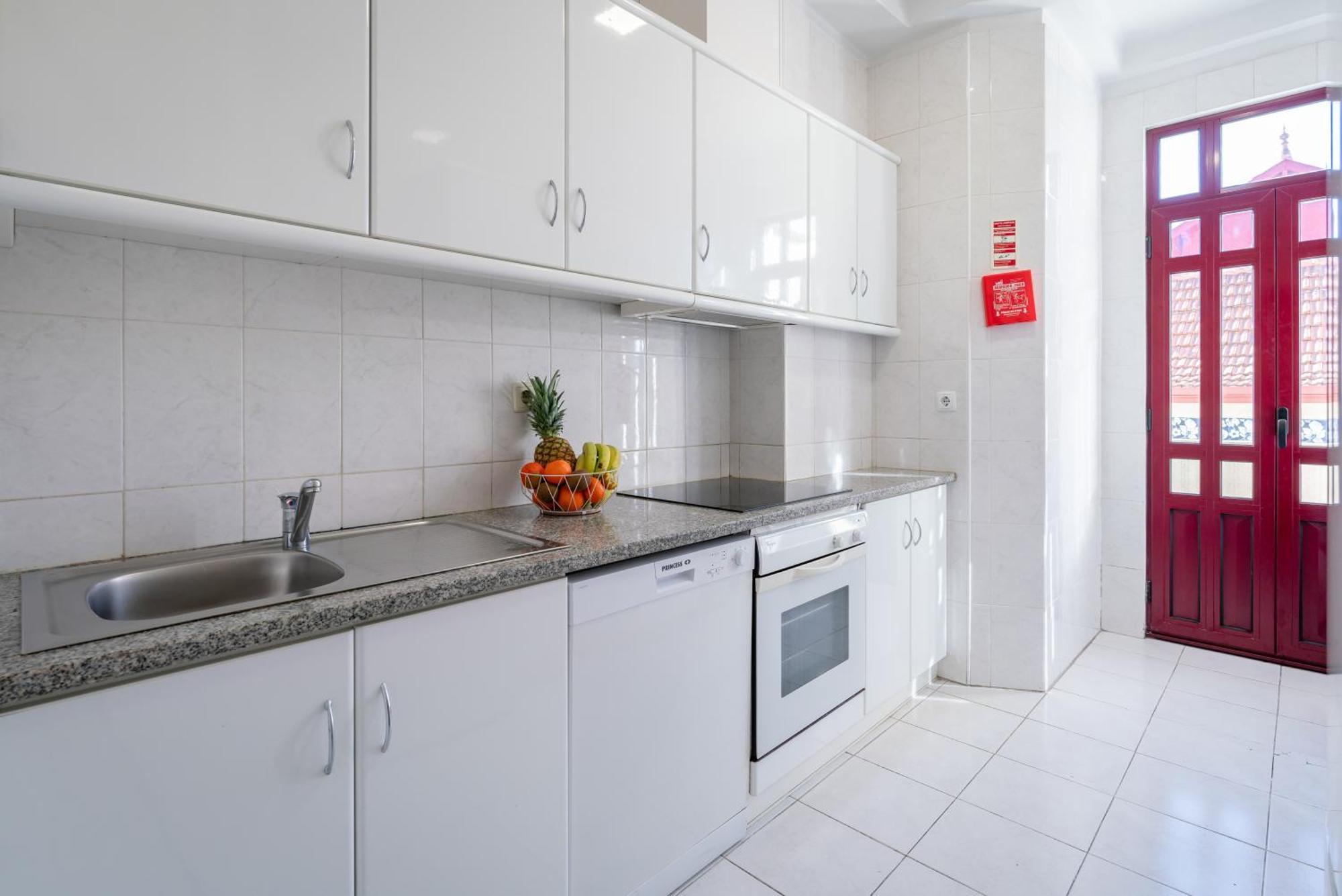 Host Wise - Spacious Comfortable - Balcony * Porto