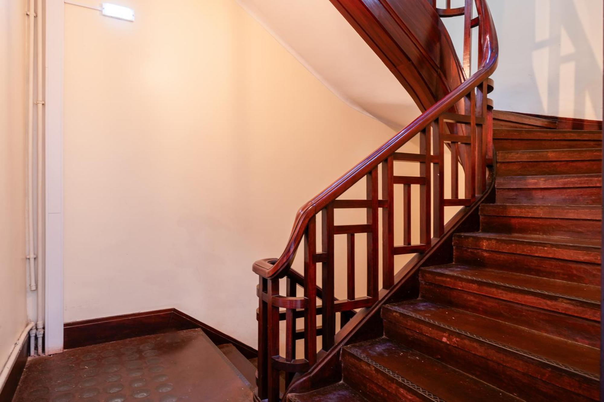 Apartment Host Wise - Spacious Comfortable - Balcony